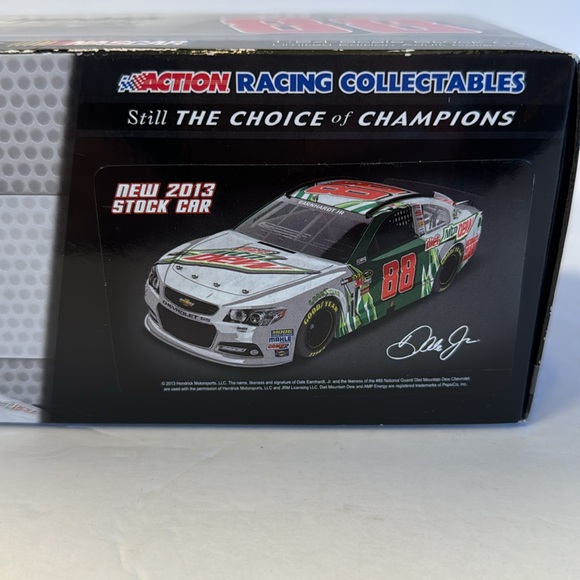 Dale Earnhardt Jr #88 Lionel NASCAR 1:24 Scale - Picture 8 of 14
